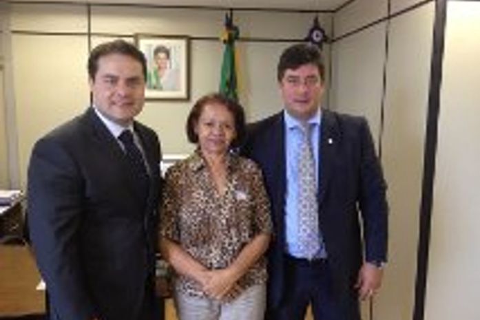Renan Filho com a prefeita de Olho d'água das Flores