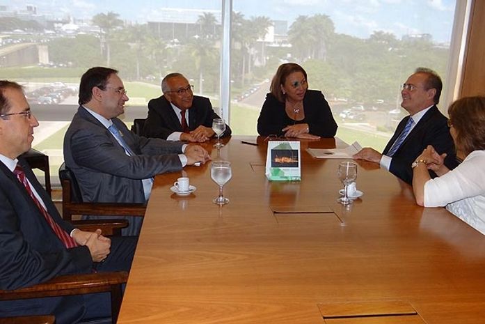 Renan, Célia e Luciano em reunião com ministra Ideli e ministro Gastão Vieira