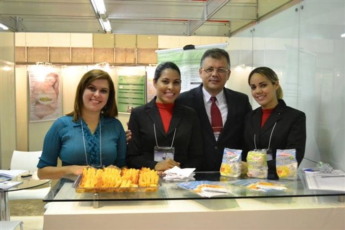 Coordenadora Kilma Marques com a equipe de marketing do grupo