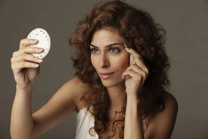 Conheça sete métodos infalíveis para acabar com os pelos do rosto