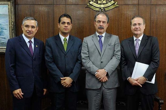 Renan com ministro Mercadante, senador Amorim e reitor da Univasf