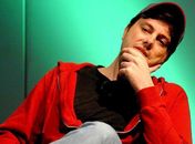 Danilo Gentili se irrita com crítica e xinga internauta de forma exaltada na web