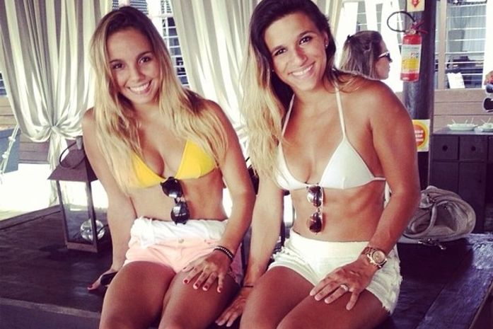 Jade Barbosa sensualiza de biquíni outra vez