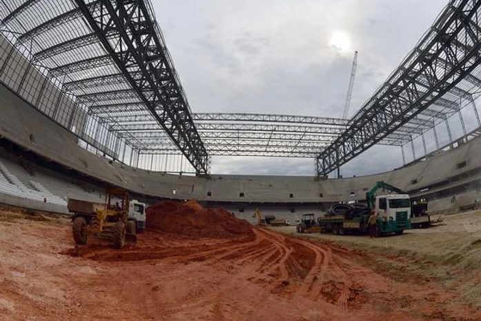 Obra mais atrasada para 2014, Arena da Baixada prepara terreno para gramado