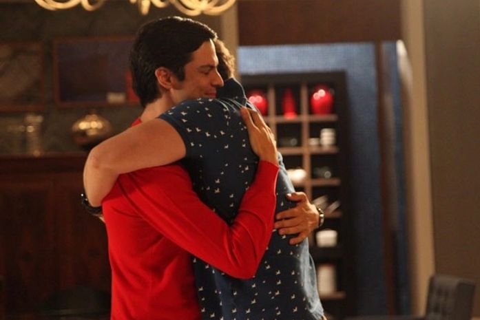 Félix ganha abraço apertado de Niko após convencê-lo a pedir o DNA de Fabrício