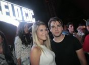 Olin celebra 18 anos ao lado de loira e assume affair com estudante de 21