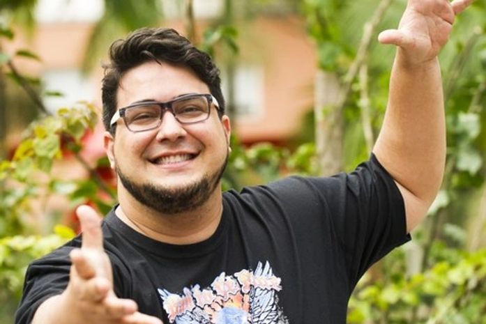 Recluso após deixar o 'Vídeo Show', André Marques conta que já perdeu 10 quilos
