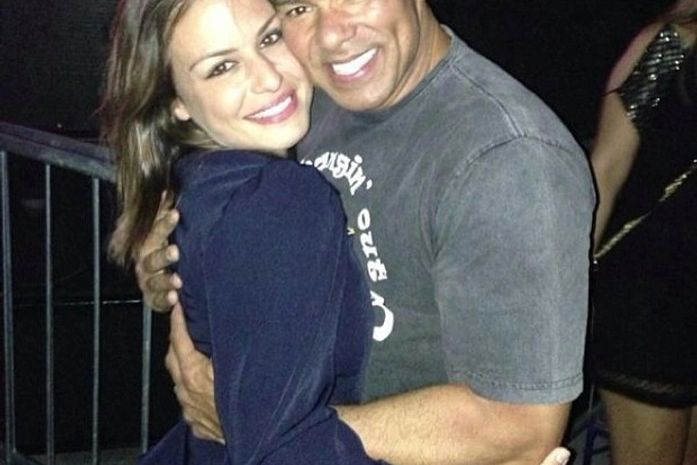 Maurício Mattar se declara para a namorada: 'Meu ouro'