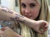 Bárbara Evans faz tattoo em homenagem à mãe após polêmica de brigas