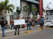 Militares protestaram na porta do palácio nesta manhã