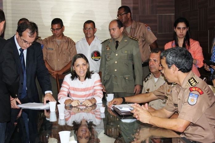Integrantes da Mesa Diretora se reuniu com manifestantes