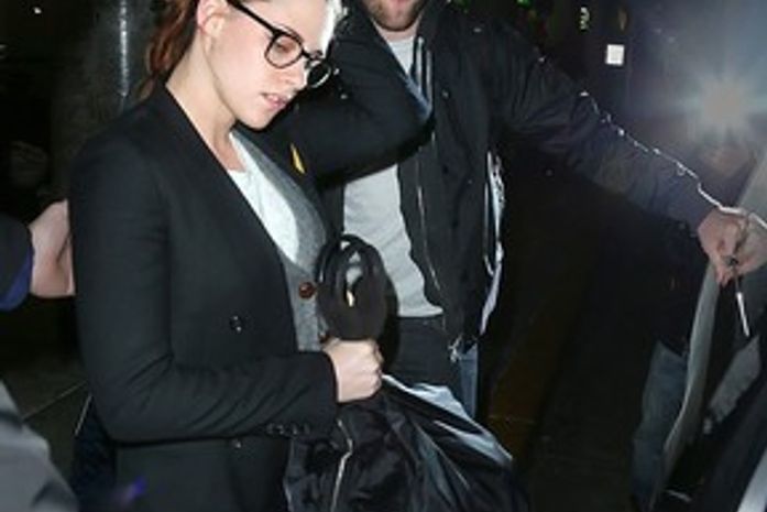 Kristen Stewart e Robert Pattinson devem passar réveillon juntos, diz site