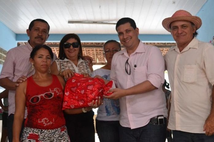 I Brechó Abençoado foi sucesso entre as mães e alunos do Centro Municipal em Girau do Ponciano