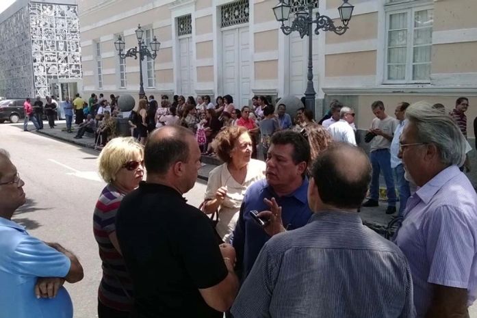 Servidores da ALE prometem impedir votação do orçamento do Estado nesta quinta