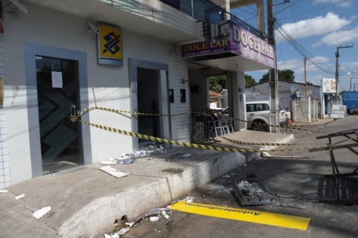 Correspondente bancário foi alvo de assaltantes durante a madrugada