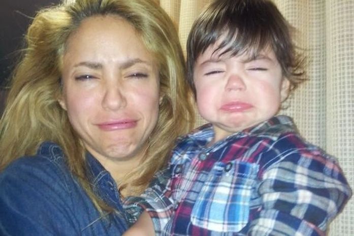 Filho de Shakira chora, mãe imita 'bico' de Milan e paizão Piqué posta na web