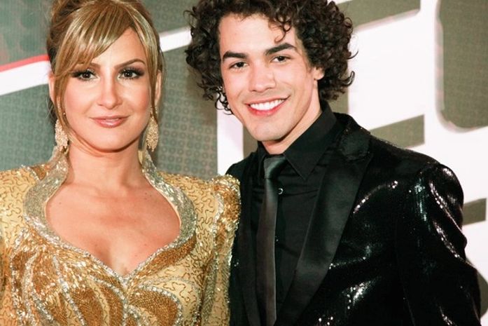 Claudia Leitte agradece público pela vitória do pupilo Sam Alves: "é amor puro"