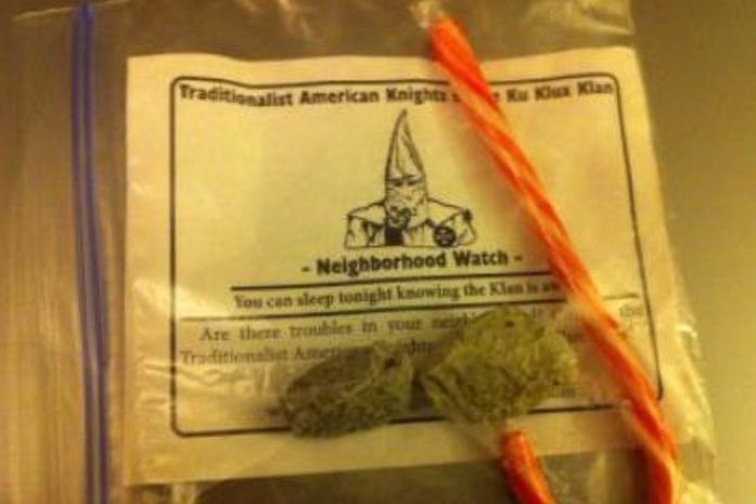 Polícia de Chicago investiga panfletos divulgando ações do Ku Kux Klan