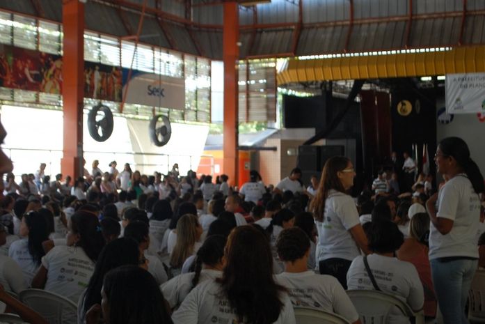 Alunos recebem diploma de cursos profissionalizantes