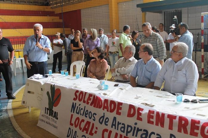 Governo do Estado entrega 4.432 títulos de terra em Arapiraca