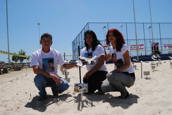 Familiares de modelo fizeram protesto em Marechal Deodoro