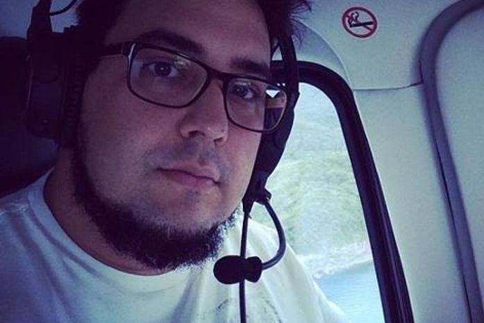 Após cirurgia para perder peso, André Marques aparece com rosto mais fino