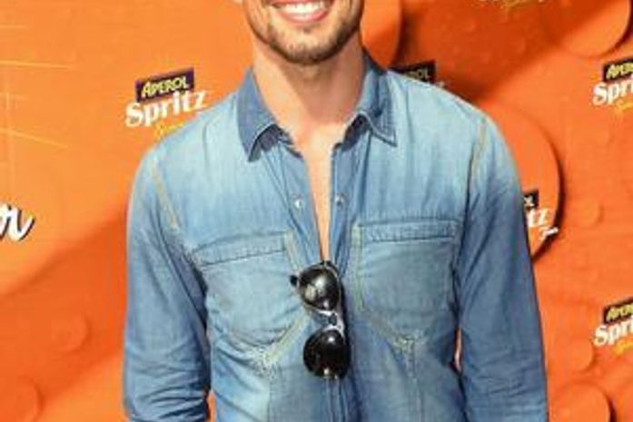 Cauã Reymond fala sobre cenas de nudez e planos para 2014