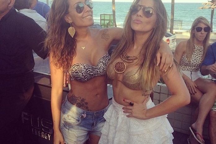 Lia Khey e Anamara mostram corpão em foto de biquíni em Maceió