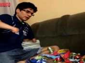 Yohansson Ferreira mostra algumas de suas medalhas