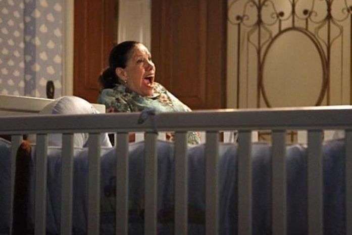 'Amor à Vida': Aline põe sabão no chão; Ciça cai e se machuca