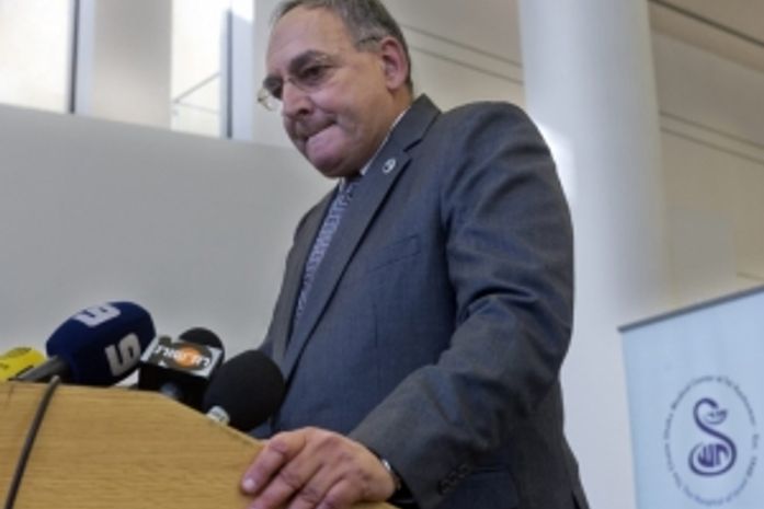 Ariel Sharon continua em risco de morte iminente