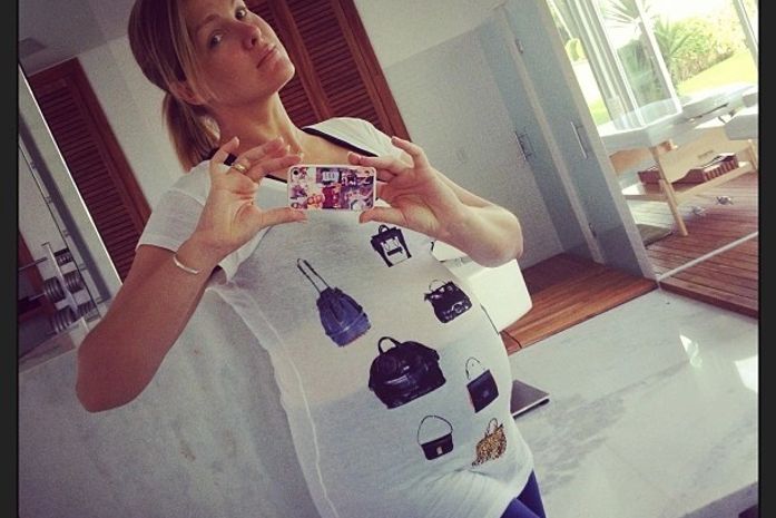 Ana Hickmann exibe barrigão com roupa de ginástica coladinha