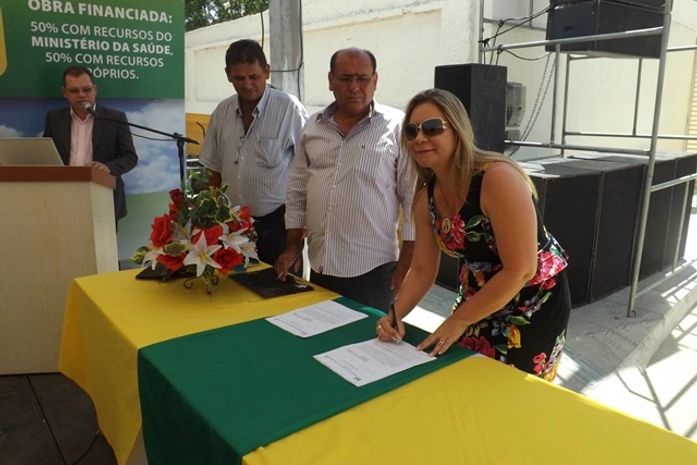 Santana Mariano é prestigiada por autoridades durante várias inaugurações