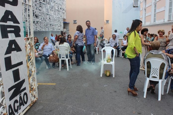 Servidores da ALE durante vigília