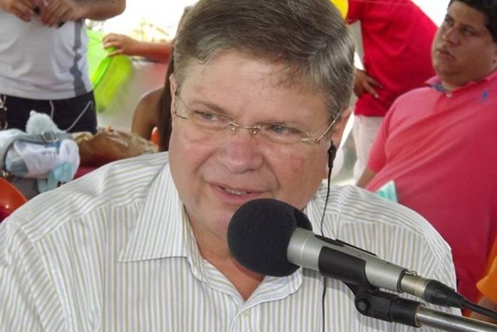 Alexandre Toledo é lançado candidato ao governo de Alagoas.