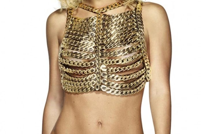 Carolina Dieckmann mostra corpo sequinho em capa de revista