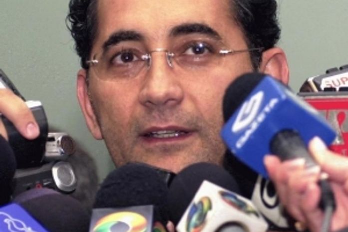 Ex-presidente da Câmara João Paulo Cunha deve se entregar à PF no início da tarde