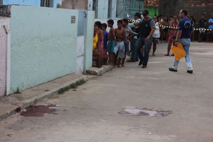 Vítima foi morta com 12 tiros 