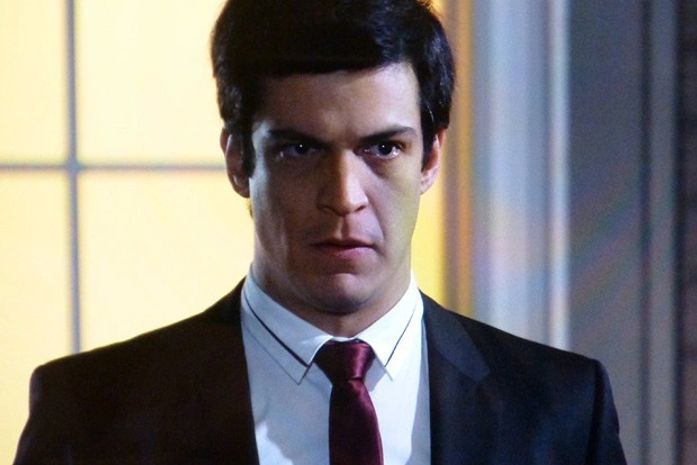 Milagre? Félix se alia a Paloma para salvar César das garras de Aline