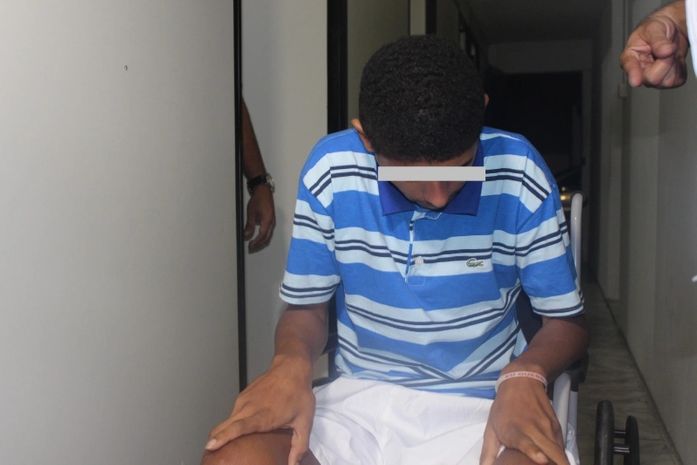 Polícia apreende cadeirante de 16 anos com arma no Feitosa