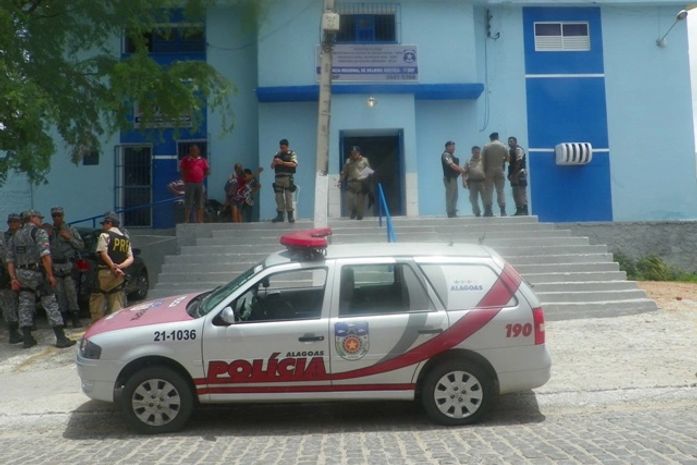 Polícia Civil prende mulher e apreende menores acusados de uma série de crimes