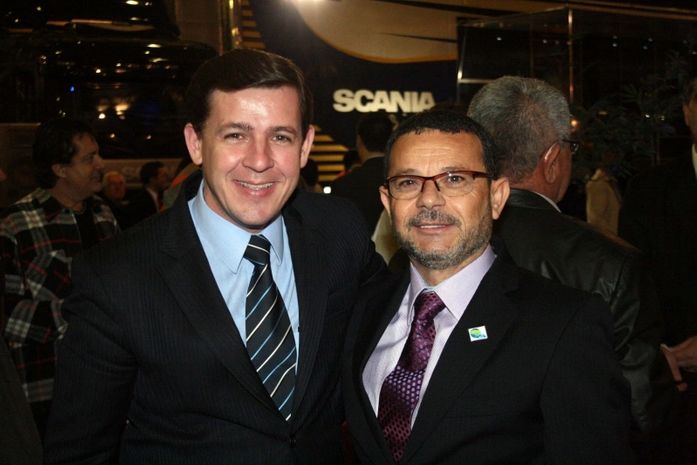 Boizinho (óculos) ao lado de deputado paulista Orlando Morando durante sua posse nesta sexta-feira