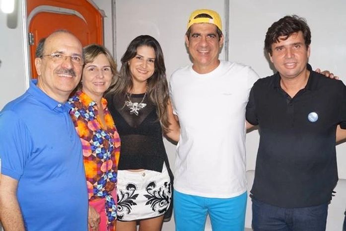 O cantor baiano Durval Lellis recebeu em seu camote o prefeito Marcius e o vice Ronaldo acompanhados de suas respectivas esposas.