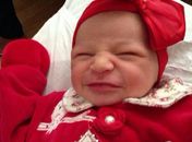 Adriano publica foto de filha recém-nascida no Instagram