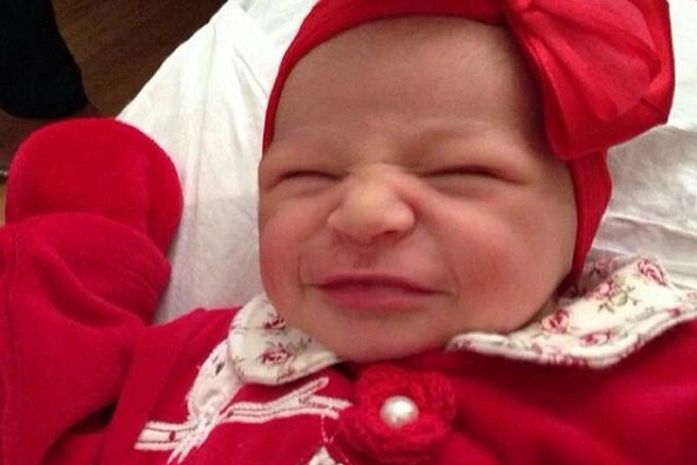 Adriano publica foto de filha recém-nascida no Instagram