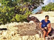 Luan Santana passa férias no Caribe e registra fotos na web