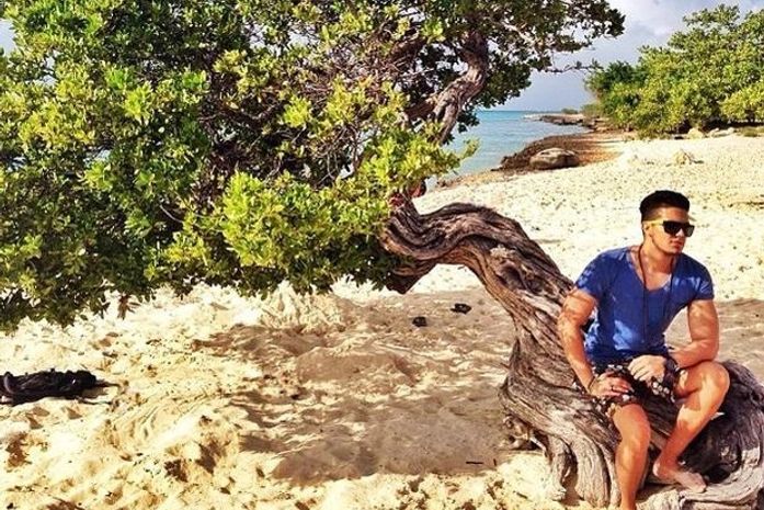 Luan Santana passa férias no Caribe e registra fotos na web