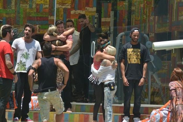 'BBB14': Globo faz estreia relâmpago e Amanda é primeira líder da casa