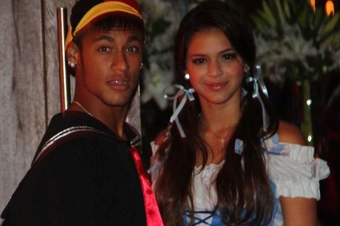 Bruna Marquezine desmente fim de namoro com Neymar