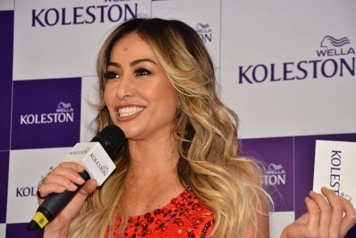 Sabrina Sato mostra novo visual durante evento em São Paulo